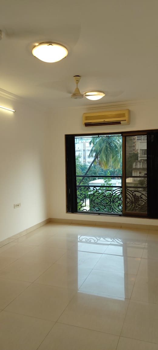 2 BHK Semi Furnished in Odina , Santacruz West